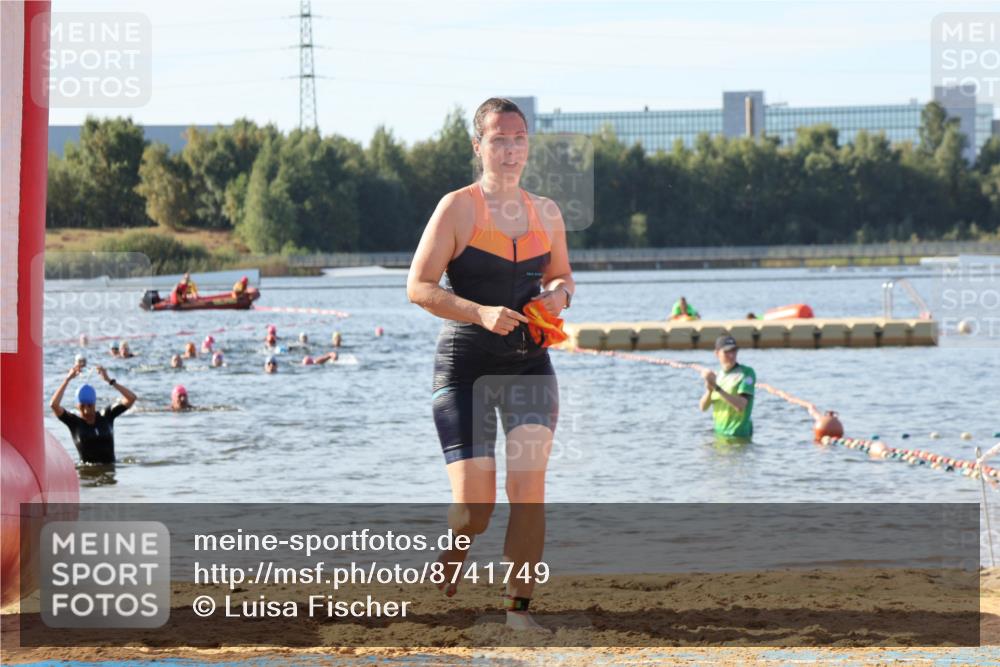 07.09.2025 - 19. Norderstedt Triathlon Luisa Fischer http://msf.ph/oto/8741749 07.09.2025 10:04:50 Schwimmen 1129, 1139 meine-sportfotos.de