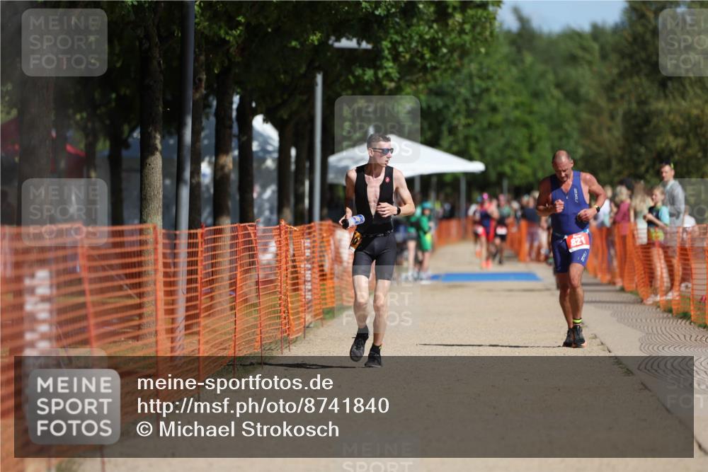 07.09.2025 - 19. Norderstedt Triathlon Michael Strokosch http://msf.ph/oto/8741840 07.09.2025 11:54:13 Laufen 821, 1200 meine-sportfotos.de