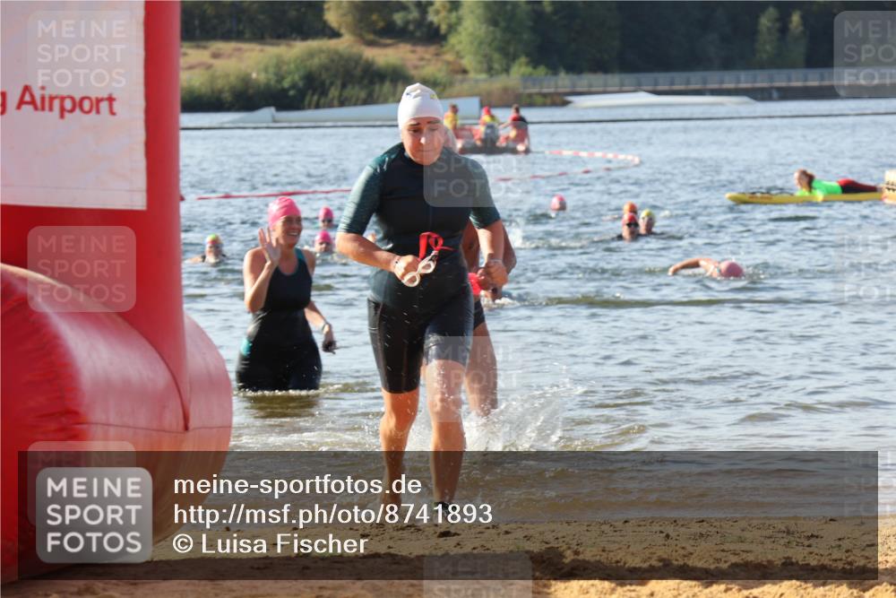 07.09.2025 - 19. Norderstedt Triathlon Luisa Fischer http://msf.ph/oto/8741893 07.09.2025 10:05:14 Schwimmen 1110, 1117, 1151 meine-sportfotos.de