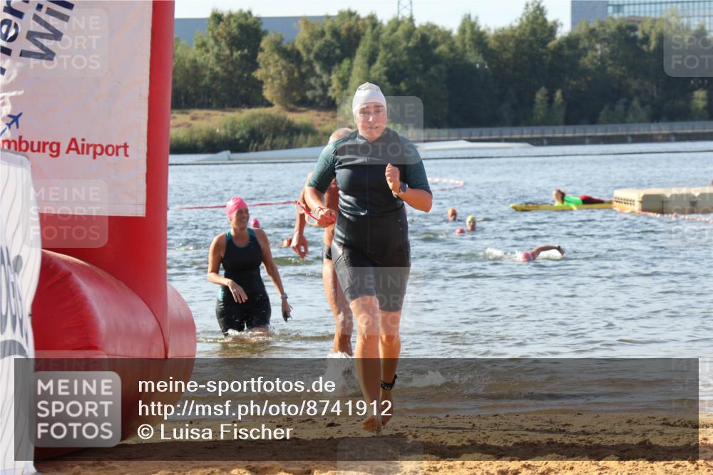 07.09.2025 - 19. Norderstedt Triathlon Luisa Fischer http://msf.ph/oto/8741912 07.09.2025 10:05:15 Schwimmen 1110, 1117, 1151 meine-sportfotos.de