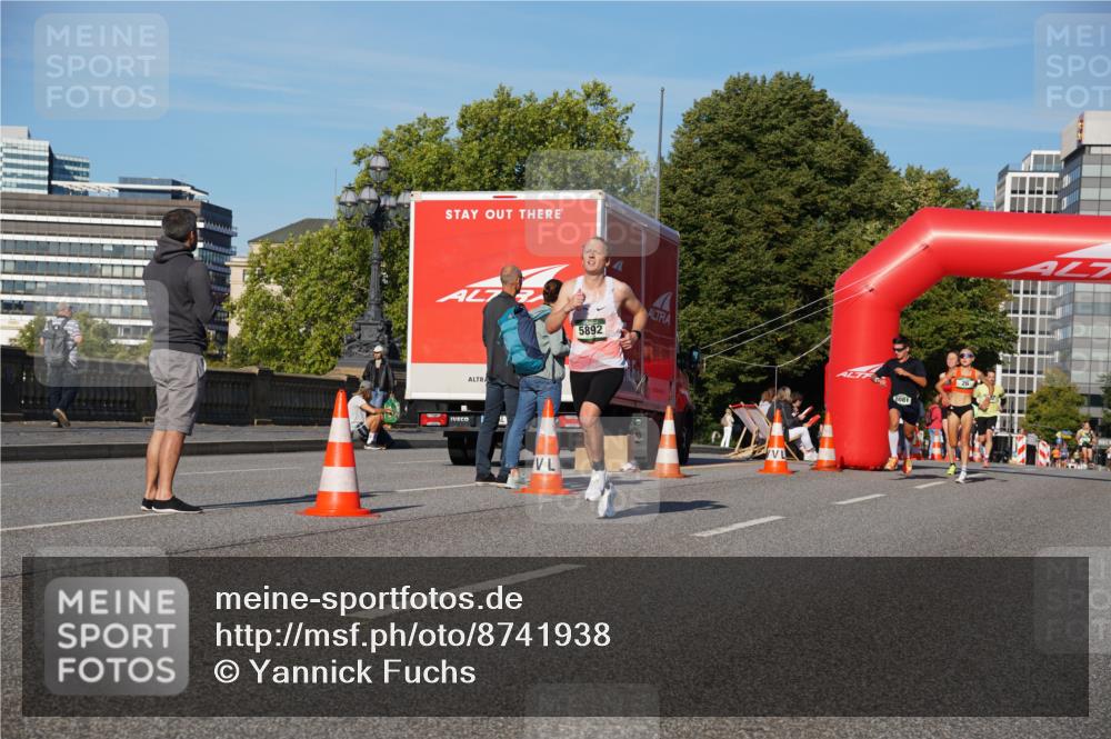 07.09.2025 - BARMER Alsterlauf Yannick Fuchs http://msf.ph/oto/8741938 07.09.2025 09:28:17 Laufen 5892, 26 meine-sportfotos.de