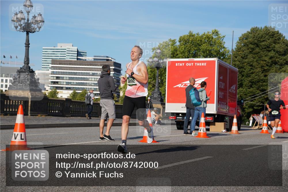 07.09.2025 - BARMER Alsterlauf Yannick Fuchs http://msf.ph/oto/8742000 07.09.2025 09:28:19 Laufen 5892, 8081 meine-sportfotos.de
