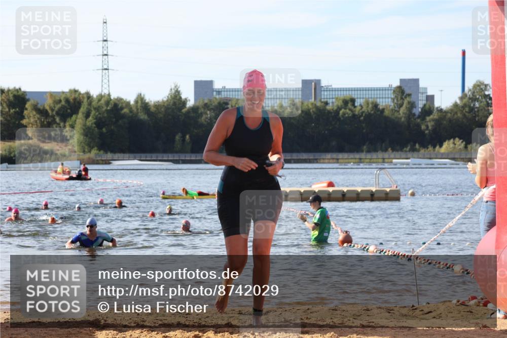 07.09.2025 - 19. Norderstedt Triathlon Luisa Fischer http://msf.ph/oto/8742029 07.09.2025 10:05:24 Schwimmen 1110, 1141, 1151 meine-sportfotos.de
