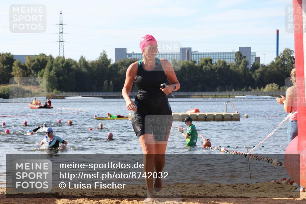 07.09.2025 - 19. Norderstedt Triathlon Luisa Fischer http://msf.ph/oto/8742032 07.09.2025 10:05:25 Schwimmen 1110, 1141, 1151 meine-sportfotos.de