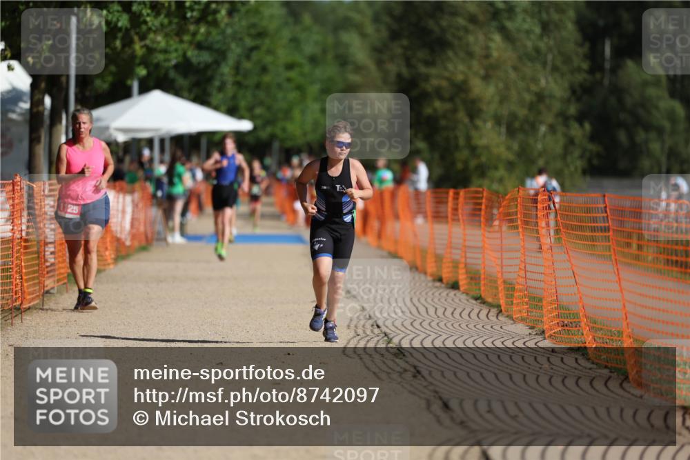 07.09.2025 - 19. Norderstedt Triathlon Michael Strokosch http://msf.ph/oto/8742097 07.09.2025 10:56:59 Laufen 122 meine-sportfotos.de