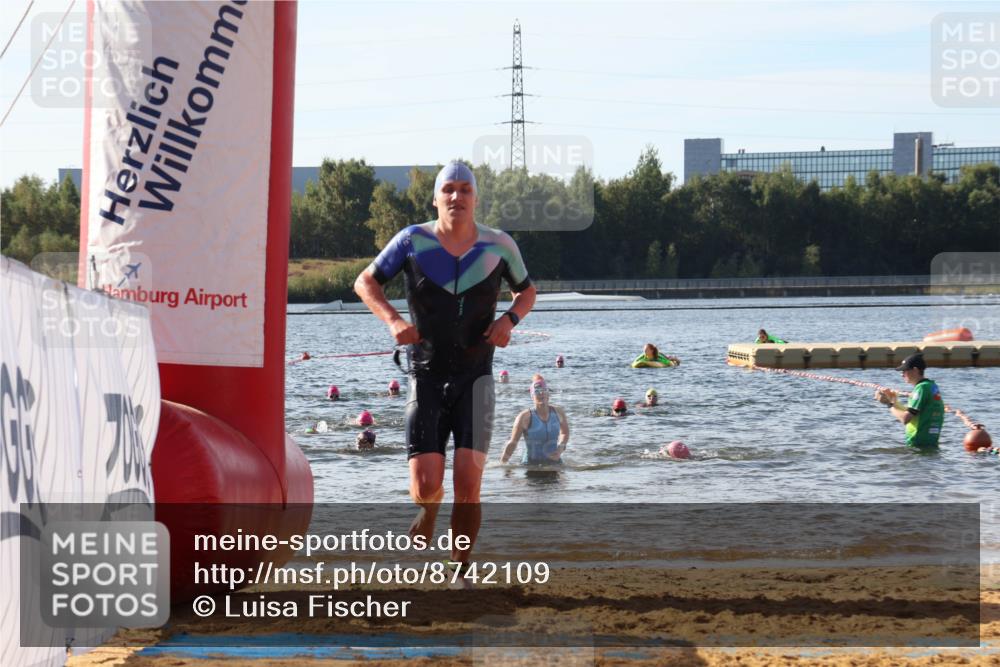 07.09.2025 - 19. Norderstedt Triathlon Luisa Fischer http://msf.ph/oto/8742109 07.09.2025 10:05:34 Schwimmen 1127, 1141 meine-sportfotos.de