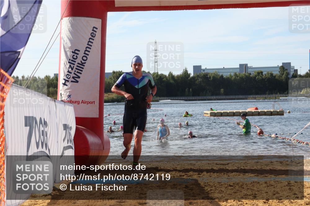 07.09.2025 - 19. Norderstedt Triathlon Luisa Fischer http://msf.ph/oto/8742119 07.09.2025 10:05:34 Schwimmen 1127, 1141 meine-sportfotos.de