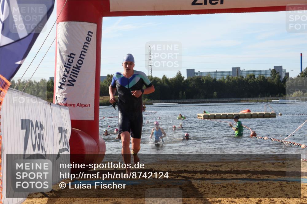 07.09.2025 - 19. Norderstedt Triathlon Luisa Fischer http://msf.ph/oto/8742124 07.09.2025 10:05:35 Schwimmen 1127, 1141 meine-sportfotos.de