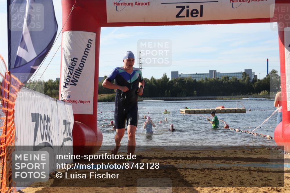 07.09.2025 - 19. Norderstedt Triathlon Luisa Fischer http://msf.ph/oto/8742128 07.09.2025 10:05:35 Schwimmen 1127, 1141 meine-sportfotos.de