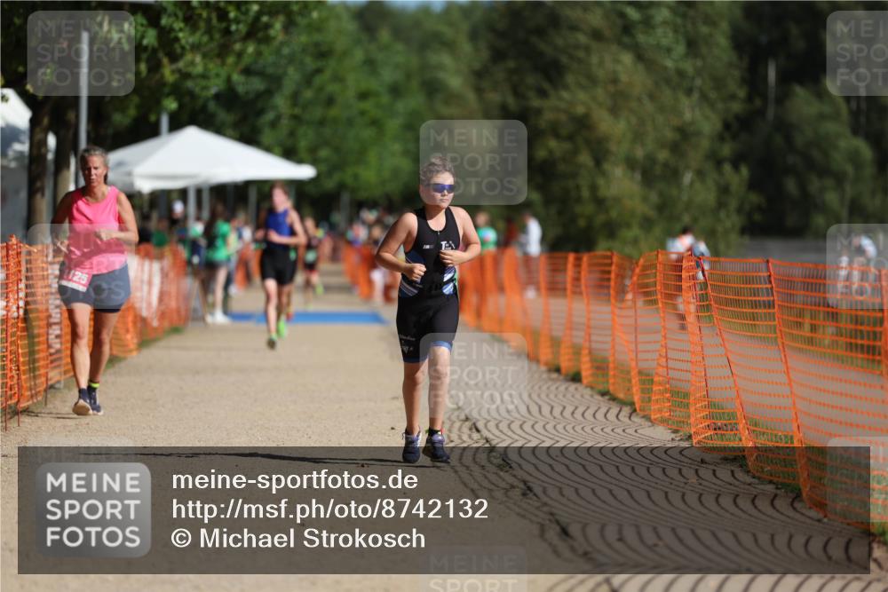 07.09.2025 - 19. Norderstedt Triathlon Michael Strokosch http://msf.ph/oto/8742132 07.09.2025 10:57:00 Laufen 122 meine-sportfotos.de