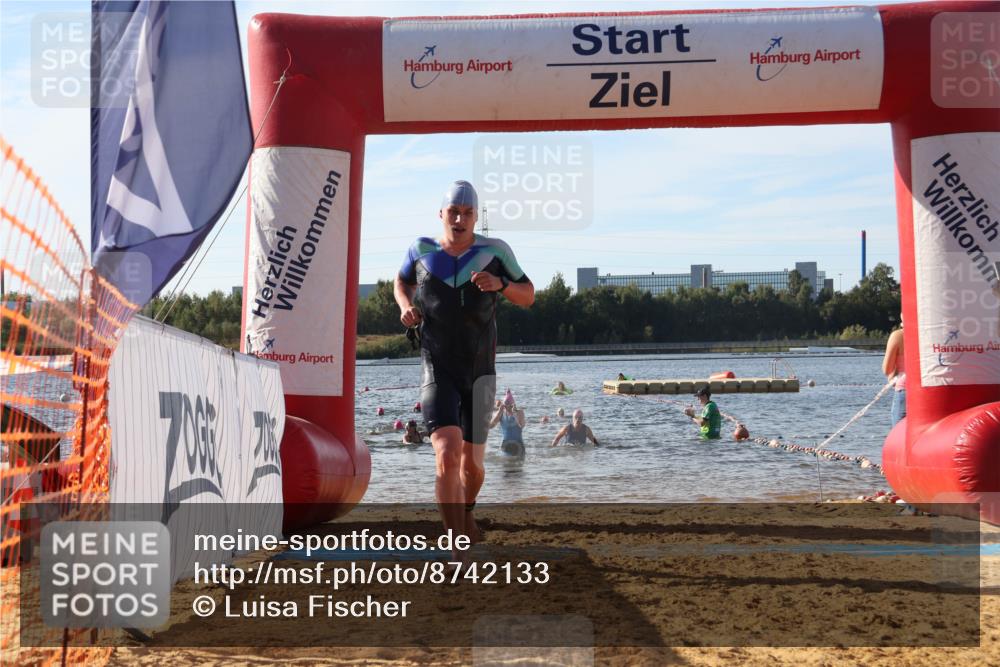 07.09.2025 - 19. Norderstedt Triathlon Luisa Fischer http://msf.ph/oto/8742133 07.09.2025 10:05:35 Schwimmen 1127, 1141 meine-sportfotos.de
