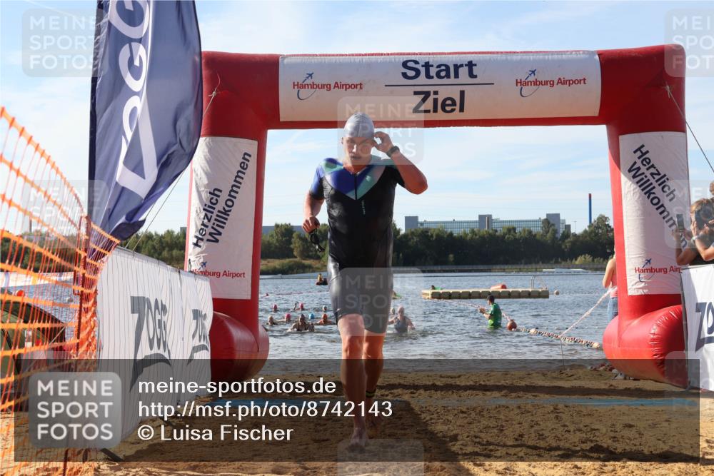 07.09.2025 - 19. Norderstedt Triathlon Luisa Fischer http://msf.ph/oto/8742143 07.09.2025 10:05:36 Schwimmen 1127, 1141 meine-sportfotos.de