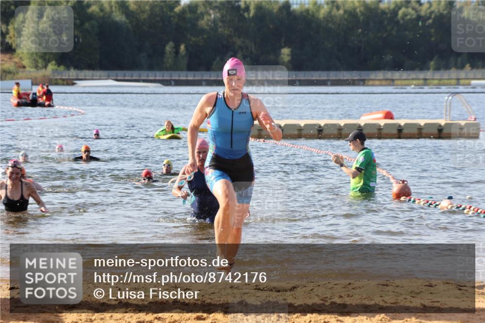 07.09.2025 - 19. Norderstedt Triathlon Luisa Fischer http://msf.ph/oto/8742176 07.09.2025 10:05:40 Schwimmen 1119, 1127 meine-sportfotos.de
