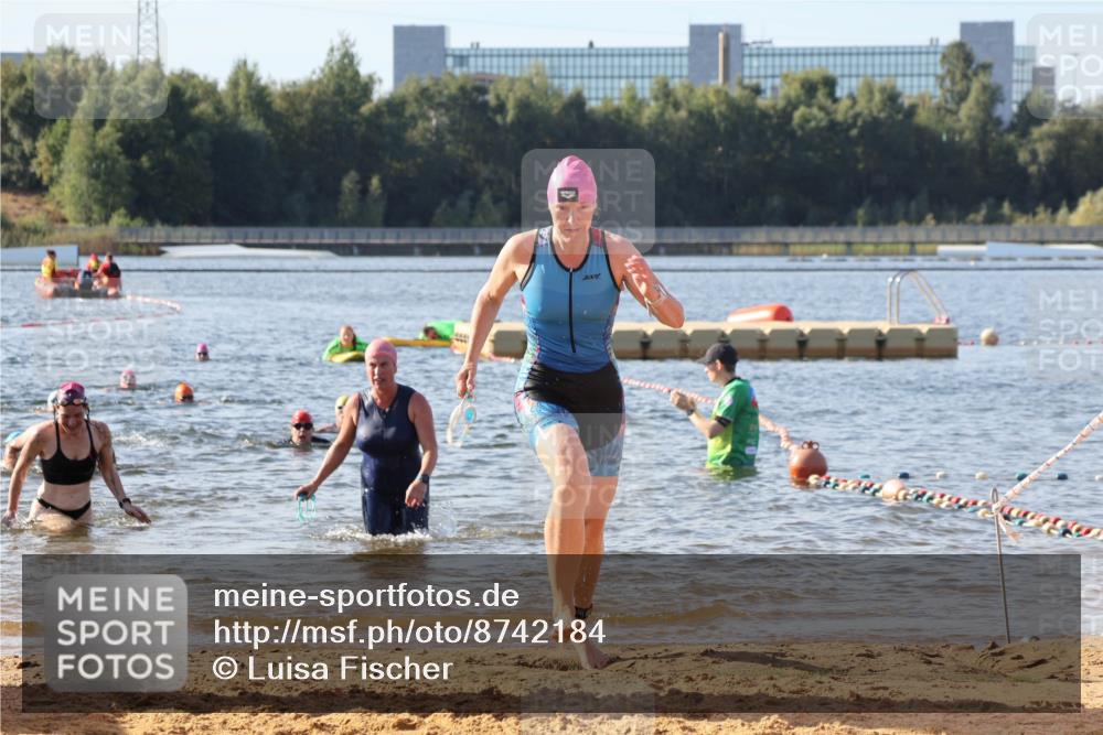 07.09.2025 - 19. Norderstedt Triathlon Luisa Fischer http://msf.ph/oto/8742184 07.09.2025 10:05:41 Schwimmen 1119, 1127 meine-sportfotos.de