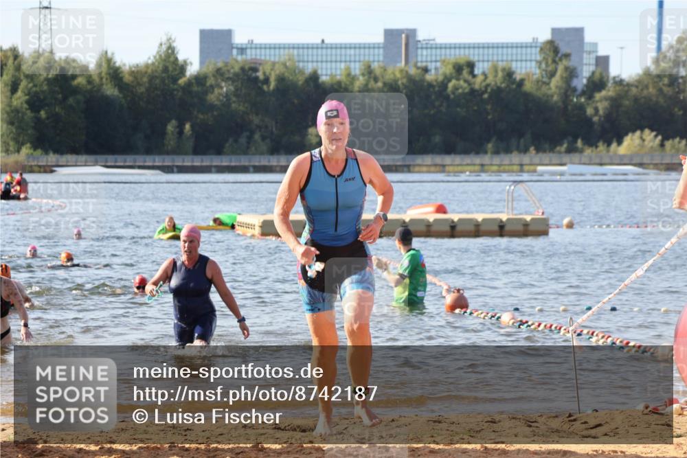 07.09.2025 - 19. Norderstedt Triathlon Luisa Fischer http://msf.ph/oto/8742187 07.09.2025 10:05:41 Schwimmen 1119, 1127 meine-sportfotos.de