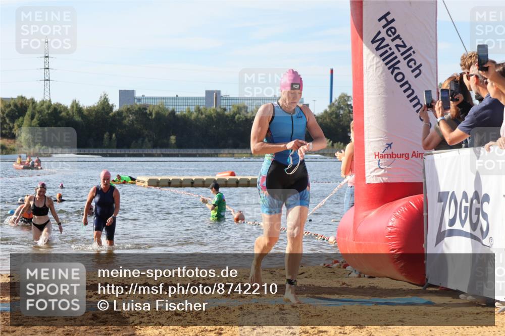 07.09.2025 - 19. Norderstedt Triathlon Luisa Fischer http://msf.ph/oto/8742210 07.09.2025 10:05:43 Schwimmen 1119, 1127 meine-sportfotos.de
