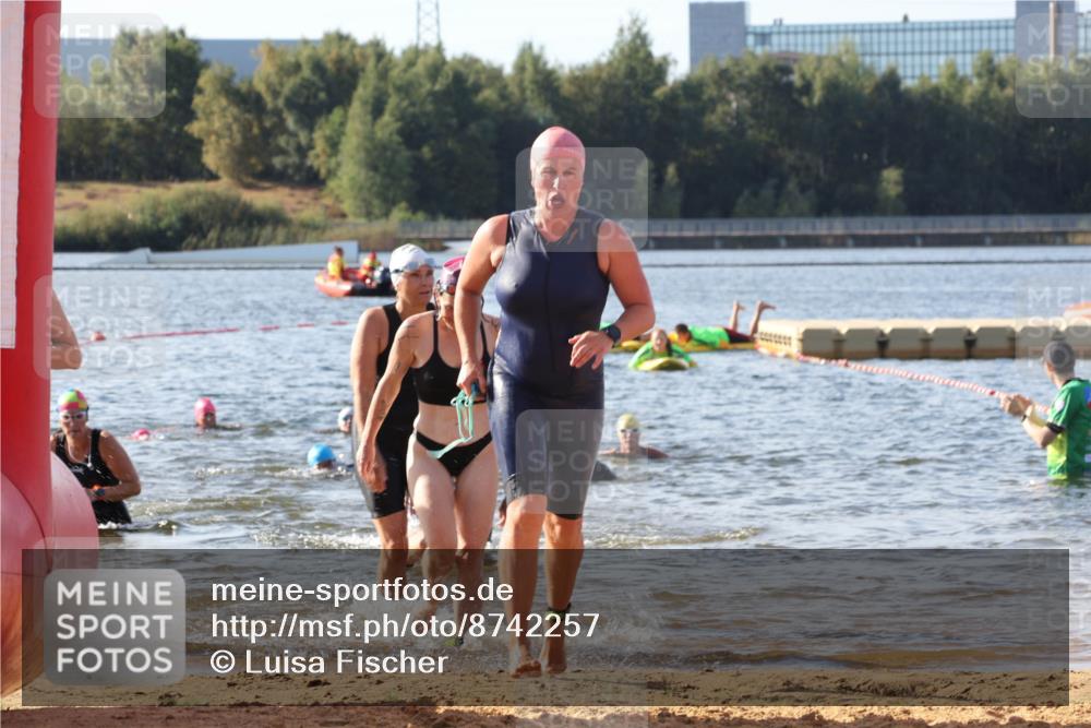 07.09.2025 - 19. Norderstedt Triathlon Luisa Fischer http://msf.ph/oto/8742257 07.09.2025 10:05:47 Schwimmen 1111, 1119, 1127, 1131, 1144 meine-sportfotos.de