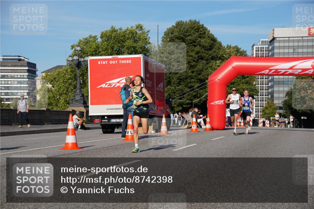 07.09.2025 - BARMER Alsterlauf Yannick Fuchs http://msf.ph/oto/8742398 07.09.2025 09:28:31 Laufen 8012, 1 meine-sportfotos.de
