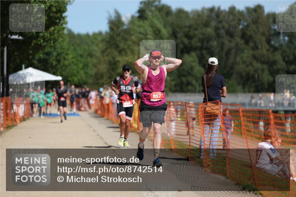 07.09.2025 - 19. Norderstedt Triathlon Michael Strokosch http://msf.ph/oto/8742514 07.09.2025 12:32:44 Laufen 695, 857 meine-sportfotos.de