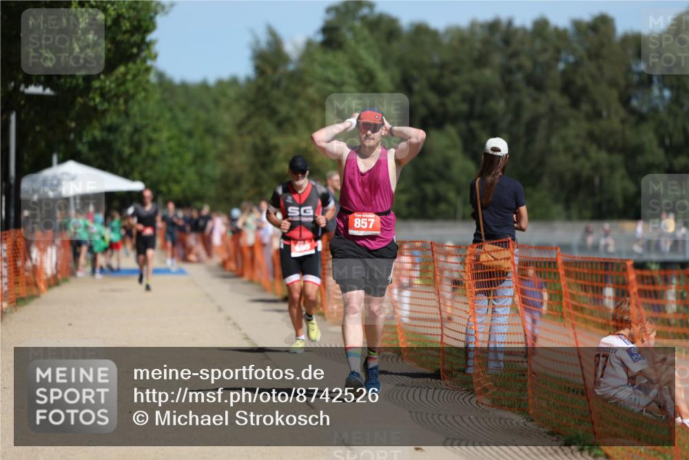 07.09.2025 - 19. Norderstedt Triathlon Michael Strokosch http://msf.ph/oto/8742526 07.09.2025 12:32:44 Laufen 695, 857 meine-sportfotos.de