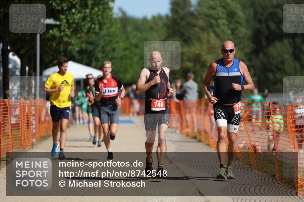 07.09.2025 - 19. Norderstedt Triathlon Michael Strokosch http://msf.ph/oto/8742548 07.09.2025 11:55:21 Laufen 228, 710, 746, 1202 meine-sportfotos.de