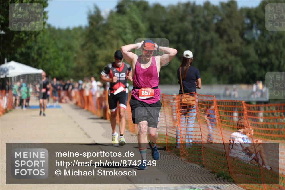 07.09.2025 - 19. Norderstedt Triathlon Michael Strokosch http://msf.ph/oto/8742549 07.09.2025 12:32:45 Laufen 695, 857 meine-sportfotos.de