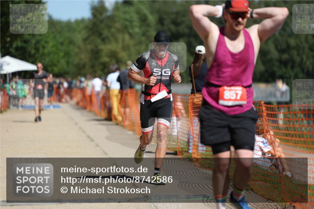 07.09.2025 - 19. Norderstedt Triathlon Michael Strokosch http://msf.ph/oto/8742586 07.09.2025 12:32:48 Laufen 695, 857 meine-sportfotos.de