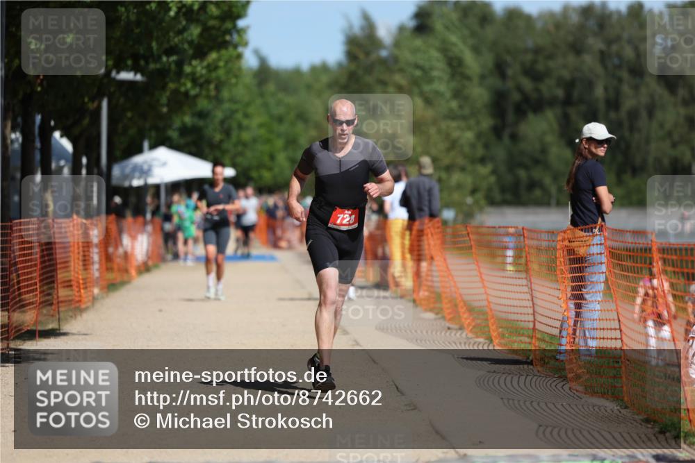 07.09.2025 - 19. Norderstedt Triathlon Michael Strokosch http://msf.ph/oto/8742662 07.09.2025 12:32:55 Laufen 728 meine-sportfotos.de