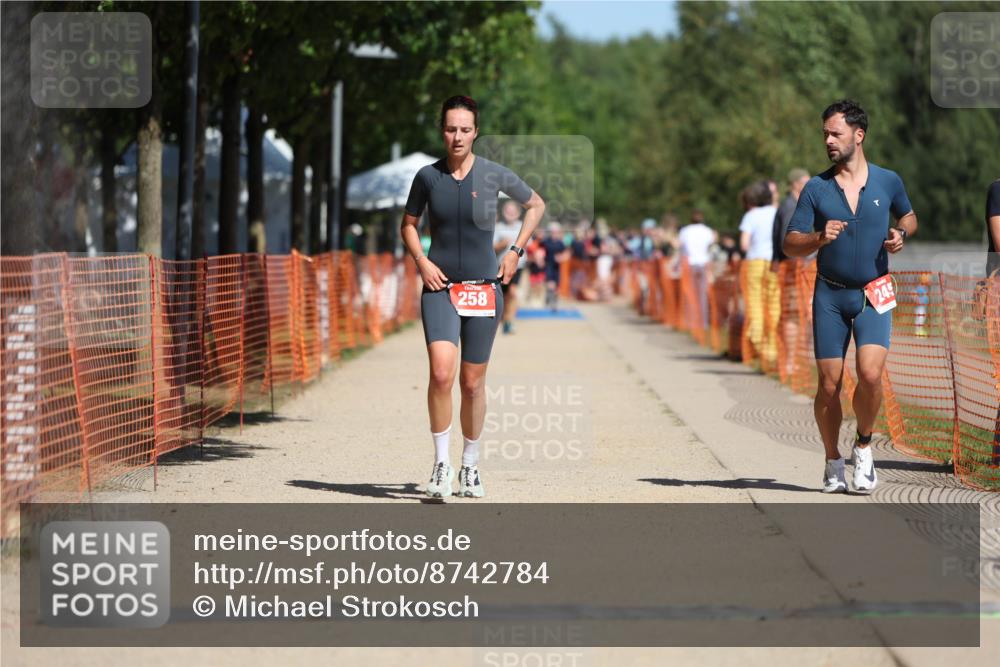 07.09.2025 - 19. Norderstedt Triathlon Michael Strokosch http://msf.ph/oto/8742784 07.09.2025 12:33:01 Laufen 245, 258, 728 meine-sportfotos.de