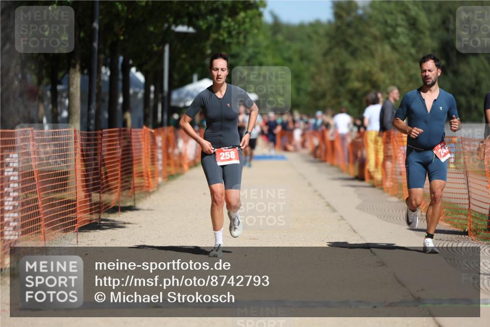 07.09.2025 - 19. Norderstedt Triathlon Michael Strokosch http://msf.ph/oto/8742793 07.09.2025 12:33:01 Laufen 245, 258, 728 meine-sportfotos.de