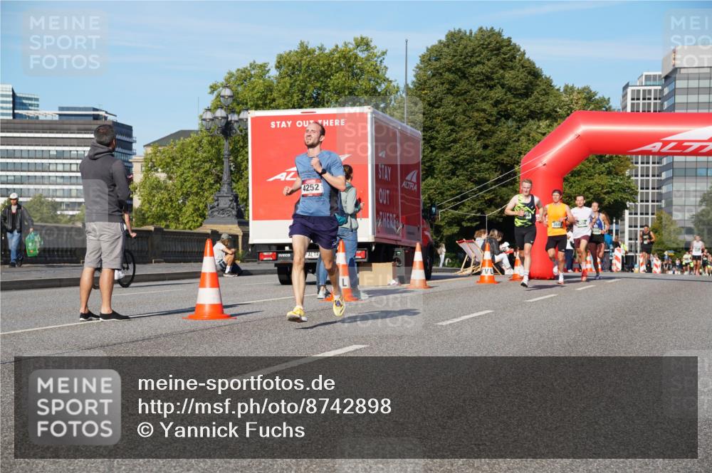 07.09.2025 - BARMER Alsterlauf Yannick Fuchs http://msf.ph/oto/8742898 07.09.2025 09:28:52 Laufen 4252 meine-sportfotos.de