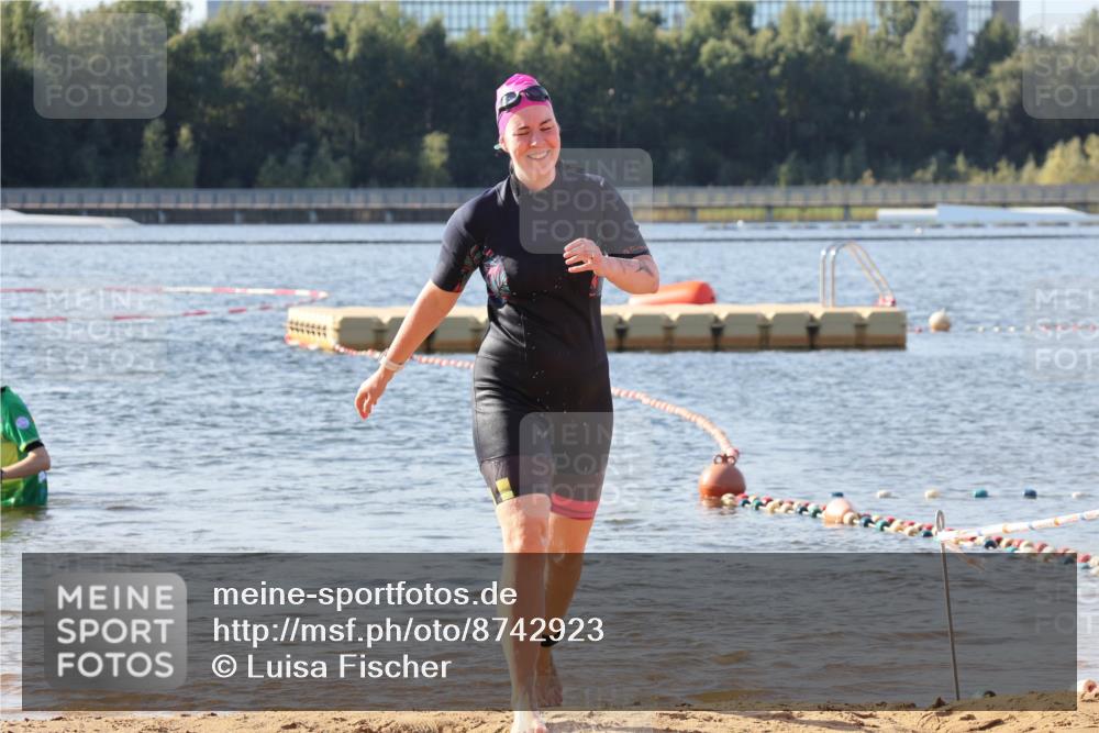 07.09.2025 - 19. Norderstedt Triathlon Luisa Fischer http://msf.ph/oto/8742923 07.09.2025 10:06:48 Schwimmen 1123 meine-sportfotos.de