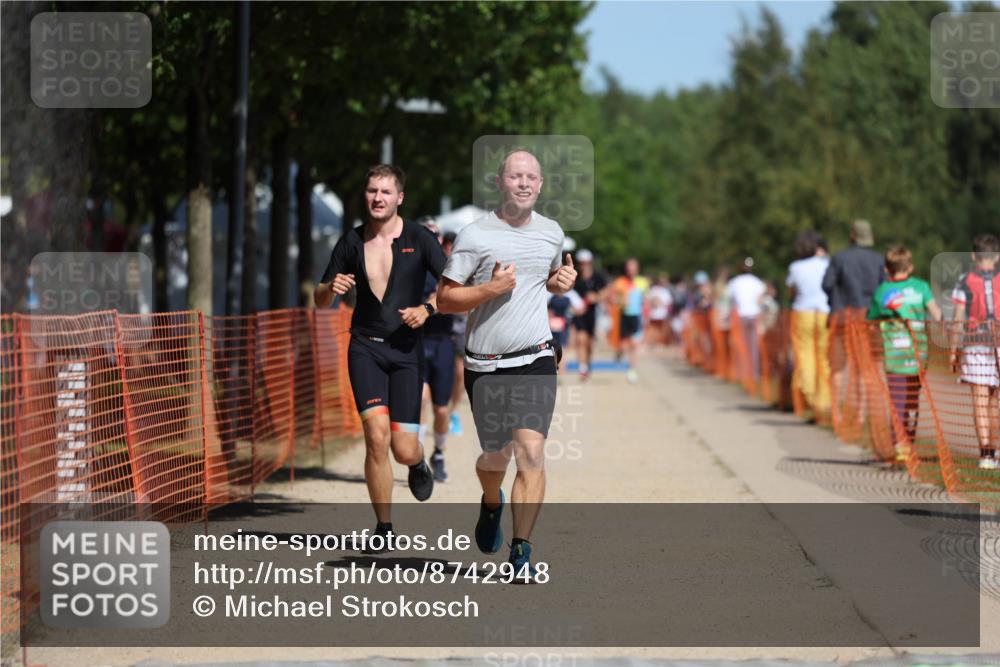 07.09.2025 - 19. Norderstedt Triathlon Michael Strokosch http://msf.ph/oto/8742948 07.09.2025 12:33:14 Laufen 801, 1223, 1241 meine-sportfotos.de