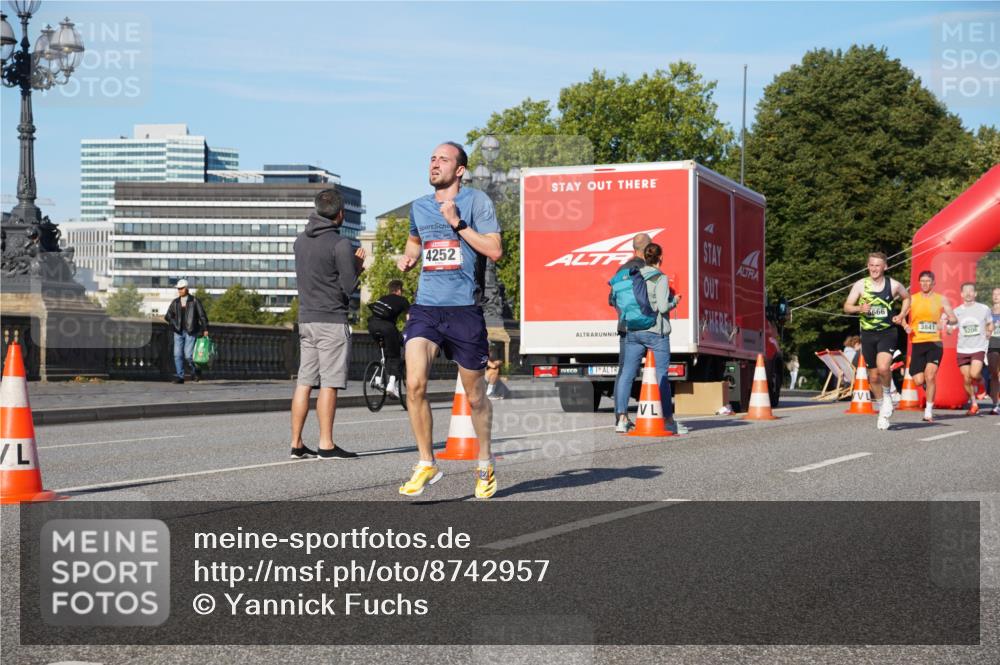 07.09.2025 - BARMER Alsterlauf Yannick Fuchs http://msf.ph/oto/8742957 07.09.2025 09:28:53 Laufen 4252, 666, 3841 meine-sportfotos.de