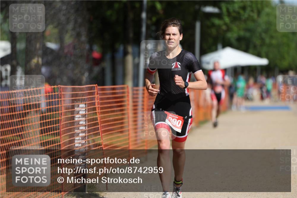 07.09.2025 - 19. Norderstedt Triathlon Michael Strokosch http://msf.ph/oto/8742959 07.09.2025 11:55:47 Laufen 1390 meine-sportfotos.de
