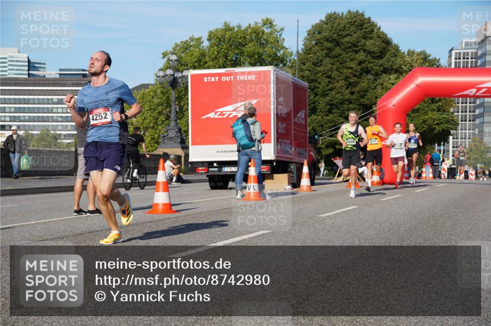 07.09.2025 - BARMER Alsterlauf Yannick Fuchs http://msf.ph/oto/8742980 07.09.2025 09:28:53 Laufen 4252, 3841, 5666, 1 meine-sportfotos.de
