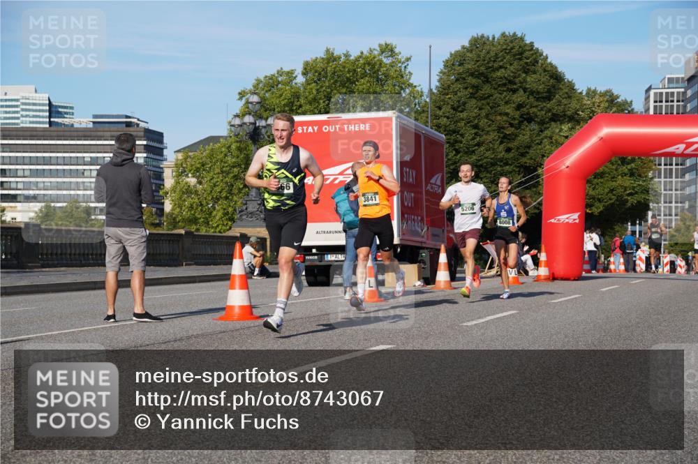 07.09.2025 - BARMER Alsterlauf Yannick Fuchs http://msf.ph/oto/8743067 07.09.2025 09:28:55 Laufen 66, 3841, 5206, 8008 meine-sportfotos.de