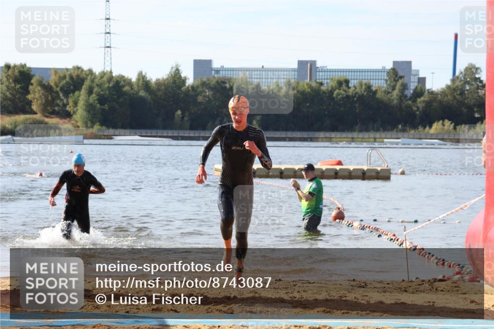 07.09.2025 - 19. Norderstedt Triathlon Luisa Fischer http://msf.ph/oto/8743087 07.09.2025 10:20:47 Schwimmen 646, 654 meine-sportfotos.de