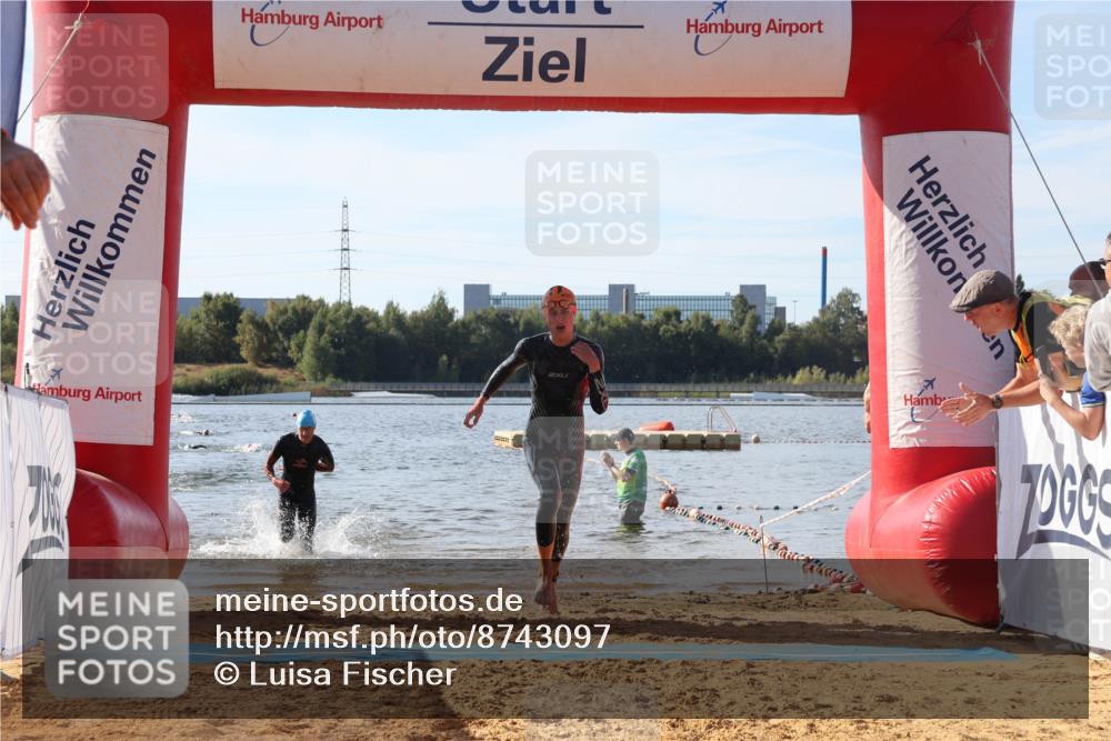 07.09.2025 - 19. Norderstedt Triathlon Luisa Fischer http://msf.ph/oto/8743097 07.09.2025 10:20:48 Schwimmen 646, 654 meine-sportfotos.de