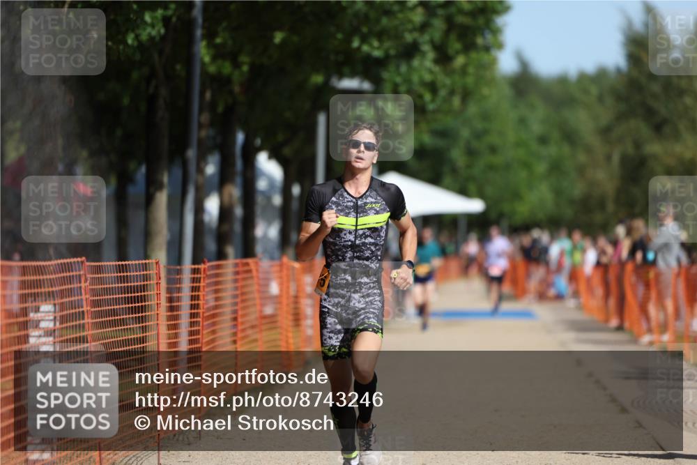 07.09.2025 - 19. Norderstedt Triathlon Michael Strokosch http://msf.ph/oto/8743246 07.09.2025 11:56:27 Laufen 1155, 1175 meine-sportfotos.de