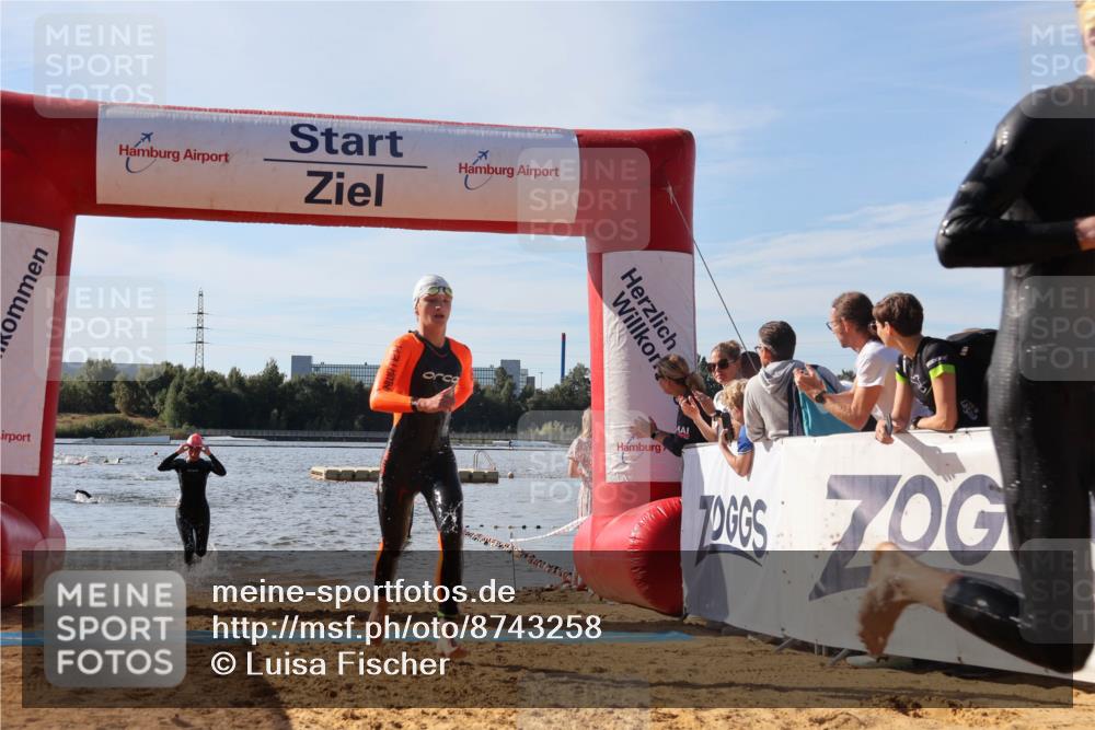 07.09.2025 - 19. Norderstedt Triathlon Luisa Fischer http://msf.ph/oto/8743258 07.09.2025 10:21:06 Schwimmen 657, 675, 677 meine-sportfotos.de