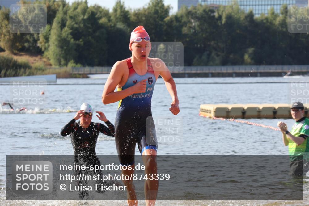 07.09.2025 - 19. Norderstedt Triathlon Luisa Fischer http://msf.ph/oto/8743339 07.09.2025 10:21:22 Schwimmen 649, 687 meine-sportfotos.de