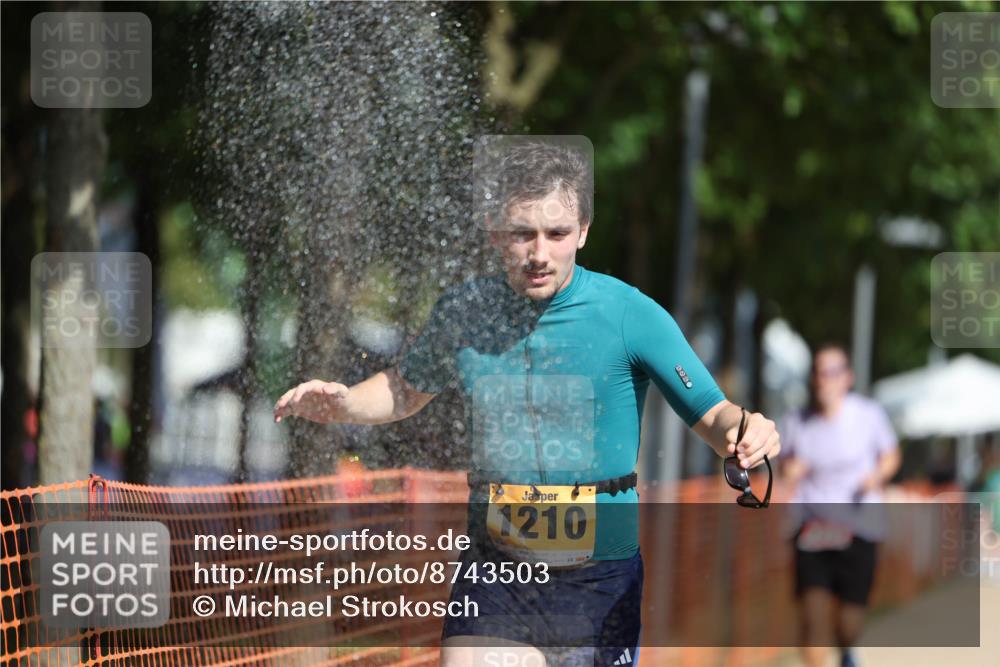 07.09.2025 - 19. Norderstedt Triathlon Michael Strokosch http://msf.ph/oto/8743503 07.09.2025 11:56:42 Laufen 1210, 1274 meine-sportfotos.de