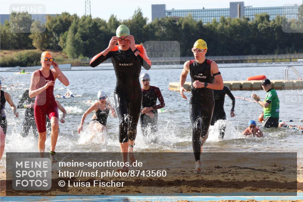 07.09.2025 - 19. Norderstedt Triathlon Luisa Fischer http://msf.ph/oto/8743560 07.09.2025 10:22:13 Schwimmen 86, 639, 648, 652, 655, 664, 667, 672, 673, 686 meine-sportfotos.de