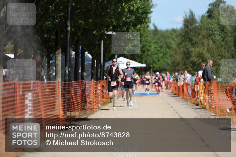 07.09.2025 - 19. Norderstedt Triathlon Michael Strokosch http://msf.ph/oto/8743628 07.09.2025 12:33:46 Laufen 1225 meine-sportfotos.de