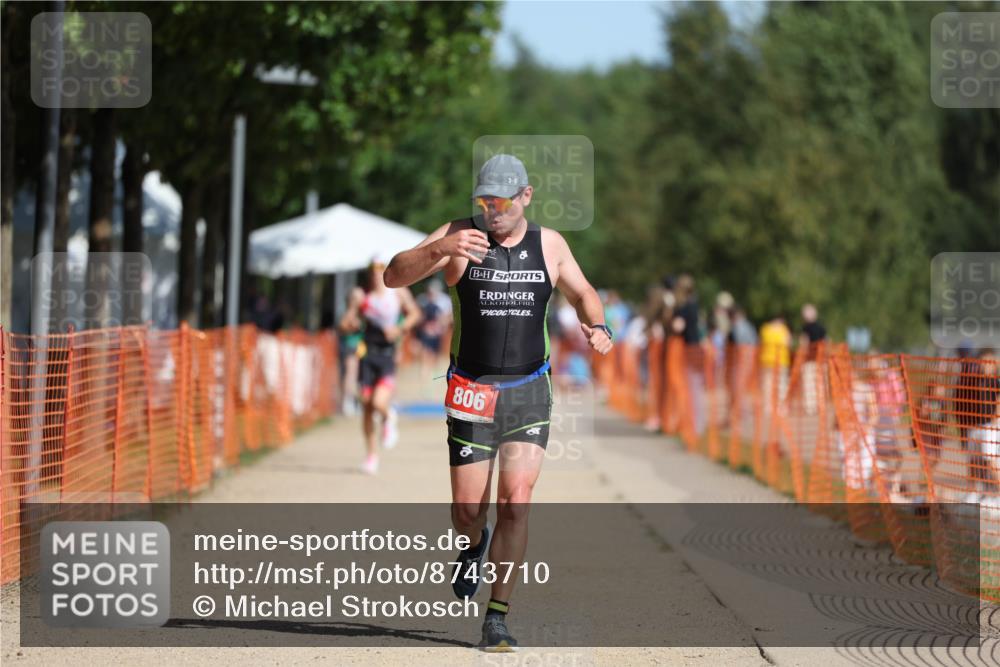 07.09.2025 - 19. Norderstedt Triathlon Michael Strokosch http://msf.ph/oto/8743710 07.09.2025 11:56:53 Laufen 806 meine-sportfotos.de