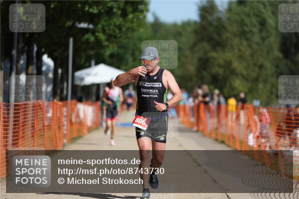 07.09.2025 - 19. Norderstedt Triathlon Michael Strokosch http://msf.ph/oto/8743730 07.09.2025 11:56:53 Laufen 806 meine-sportfotos.de