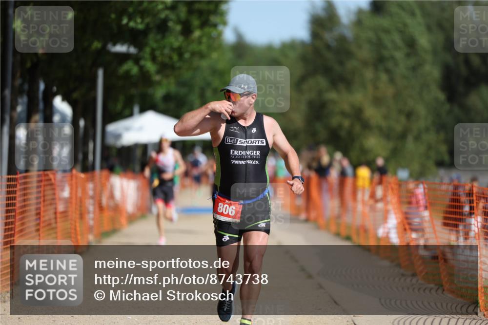 07.09.2025 - 19. Norderstedt Triathlon Michael Strokosch http://msf.ph/oto/8743738 07.09.2025 11:56:54 Laufen 806 meine-sportfotos.de
