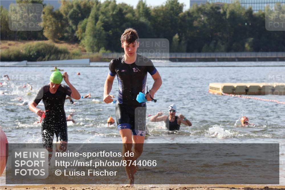 07.09.2025 - 19. Norderstedt Triathlon Luisa Fischer http://msf.ph/oto/8744066 07.09.2025 10:22:59 Schwimmen 58, 93, 109, 118, 131, 638, 670 meine-sportfotos.de