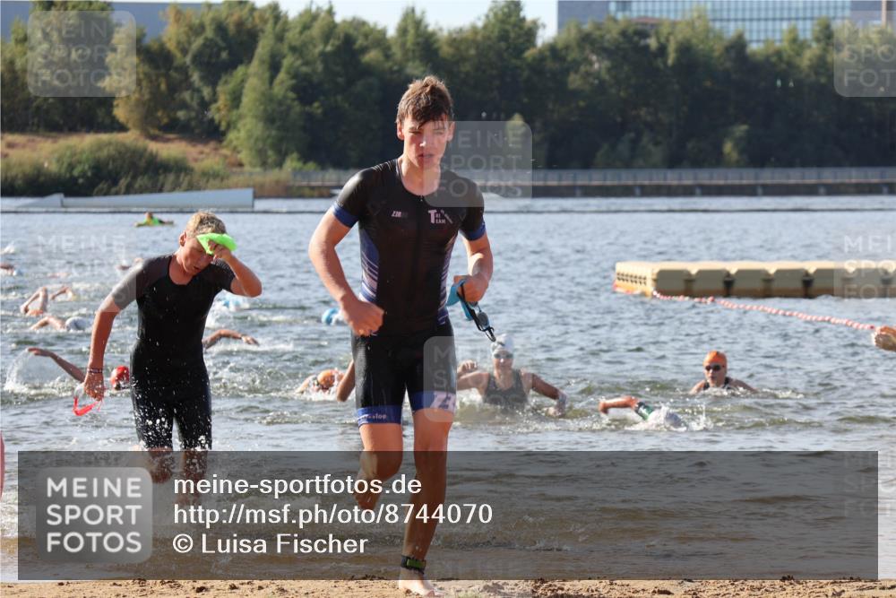 07.09.2025 - 19. Norderstedt Triathlon Luisa Fischer http://msf.ph/oto/8744070 07.09.2025 10:22:59 Schwimmen 58, 93, 109, 118, 131, 638, 670 meine-sportfotos.de
